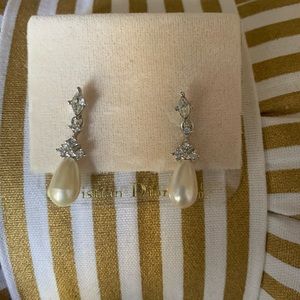 Gorgeous faux pearl and rhinestone drop earrings
